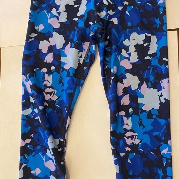 Gap Fit High Rise 7/8 Length Women’s Exercise Leggings NWT Size Small Blue - Picture 2 of 2